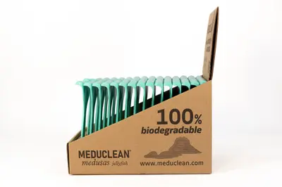 Caja lateral con set de productos Meduclean, rascadores biodegradables para picaduras de medusa